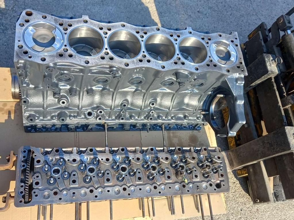Long block (motore alleggerito) per Isuzu 6UZ1 Foto 3