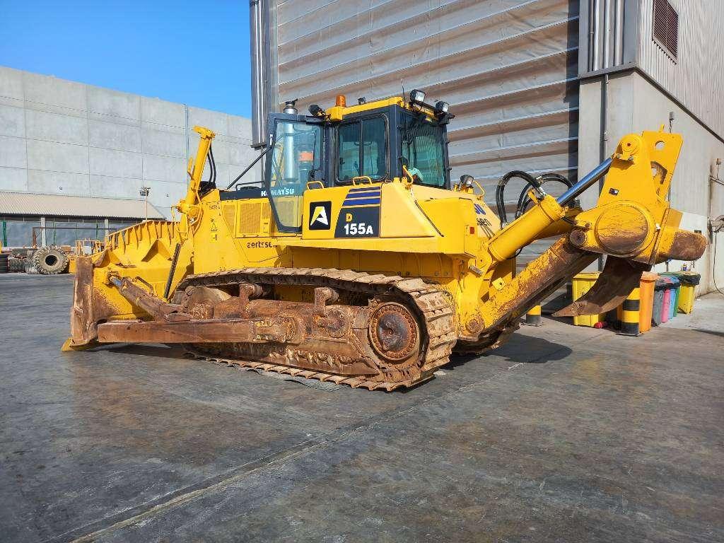 Komatsu D155A-6R (4pcs available for sale in Abu Dhabi) Foto 1