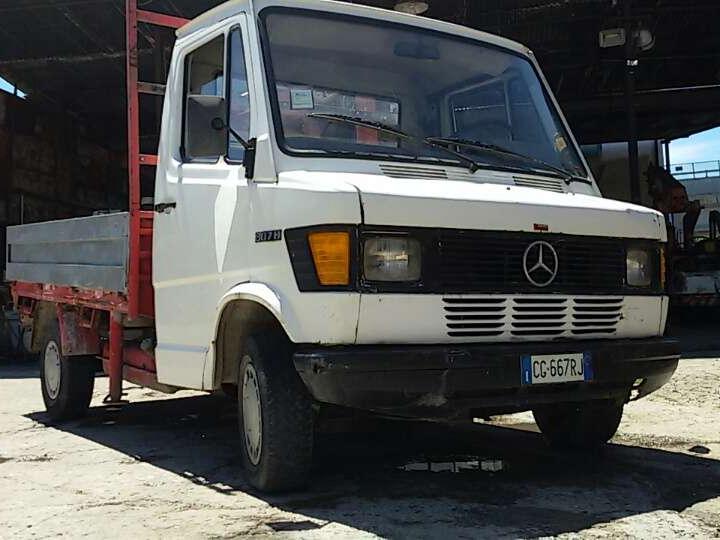 Mercedes-Benz 307 D Foto 1