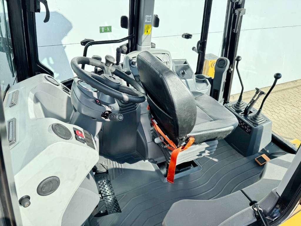 Caterpillar 424 4WD - Hammer Lines / Airco / Side Shift Foto 6