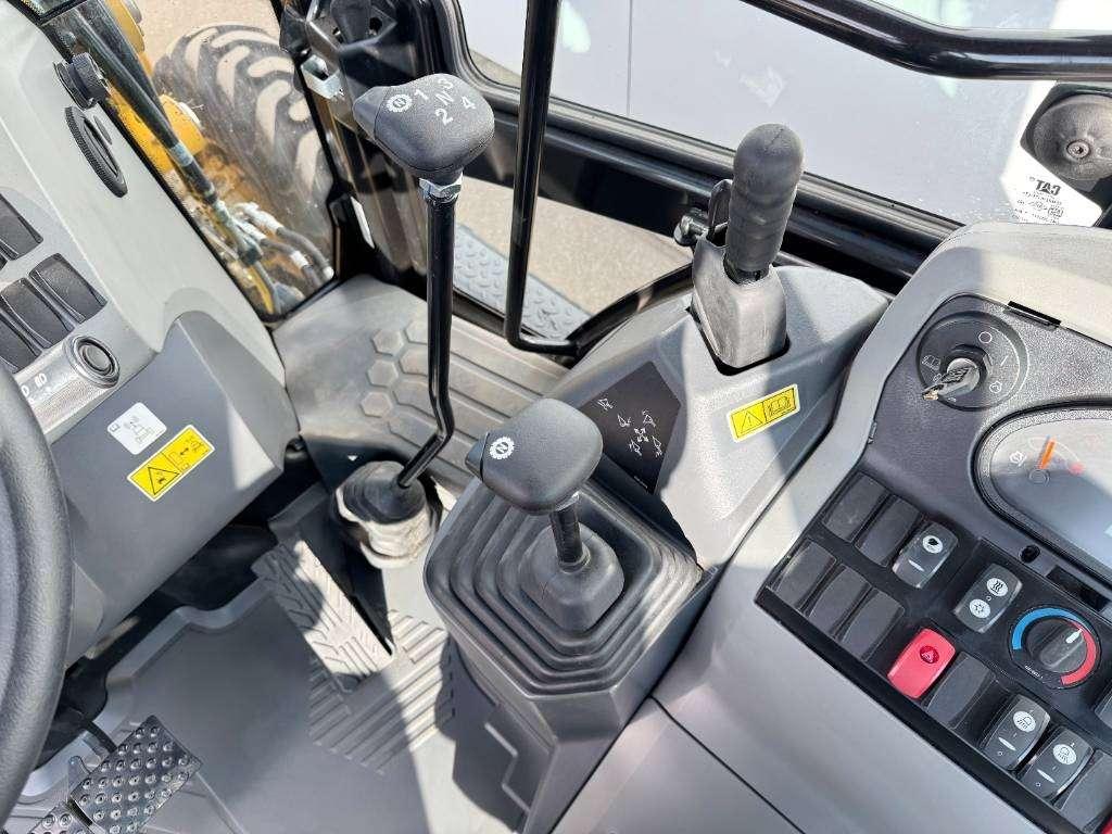 Caterpillar 424 4WD - Hammer Lines / Airco / Side Shift Foto 8