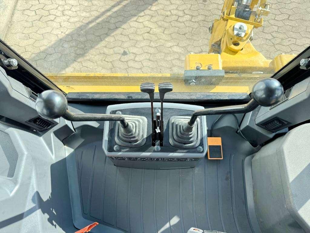 Caterpillar 424 4WD - Hammer Lines / Airco / Side Shift Foto 9
