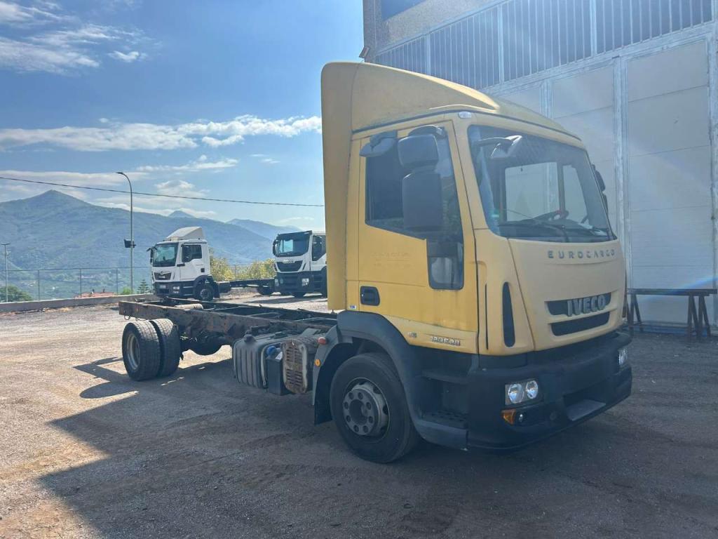 Iveco EUROCARGO 120E28P Foto 6