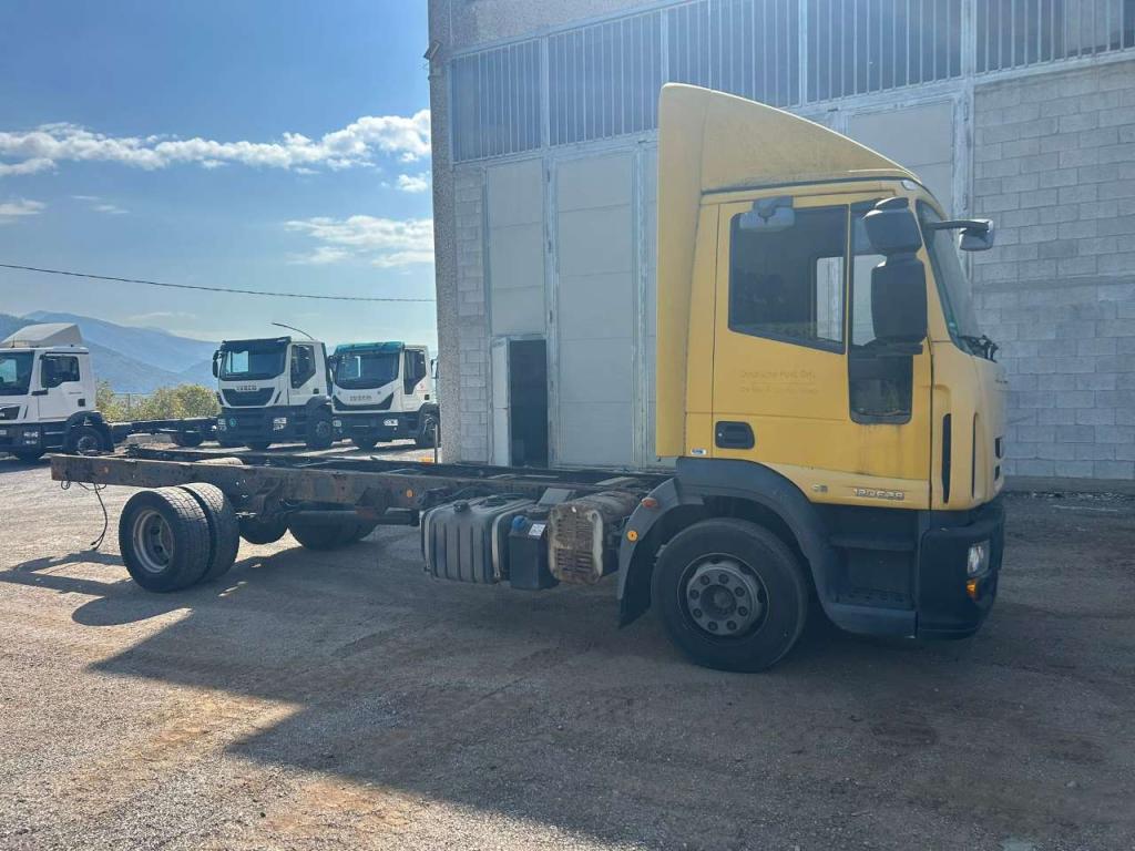 Iveco EUROCARGO 120E28P Foto 7
