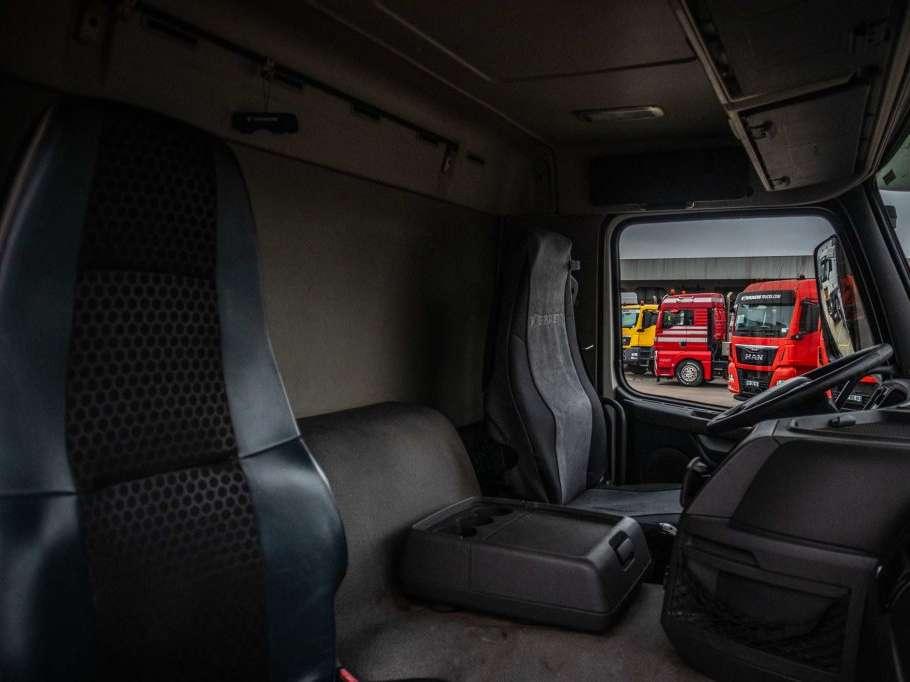 Volvo FM 330+10 pneus/tires-intarder Foto 11