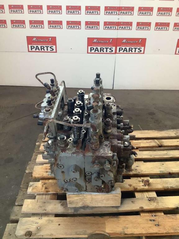 Distributore idraulico per Hitachi ZX280LCN-3 Foto 2