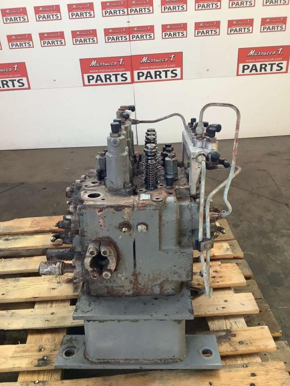 Distributore idraulico per Hitachi ZX280LCN-3 Foto 4