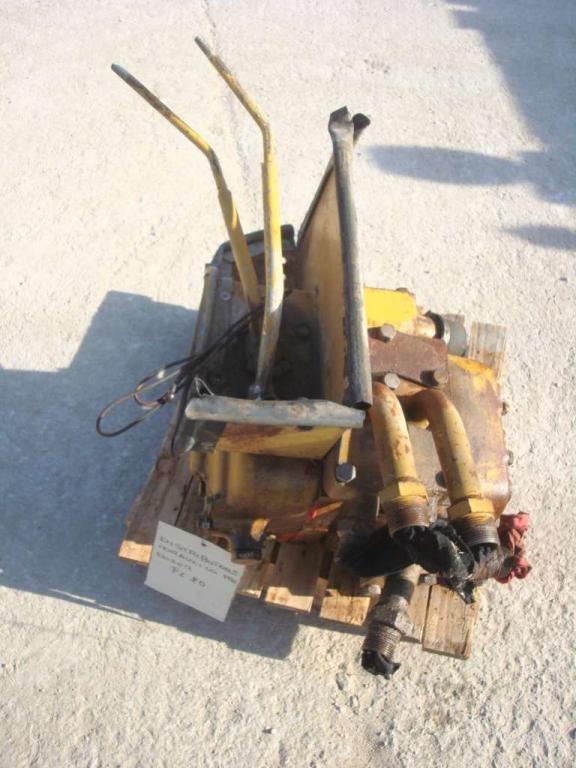 Distributore idraulico per FIAT ALLIS - DOZER FL20 E FD20 Foto 4