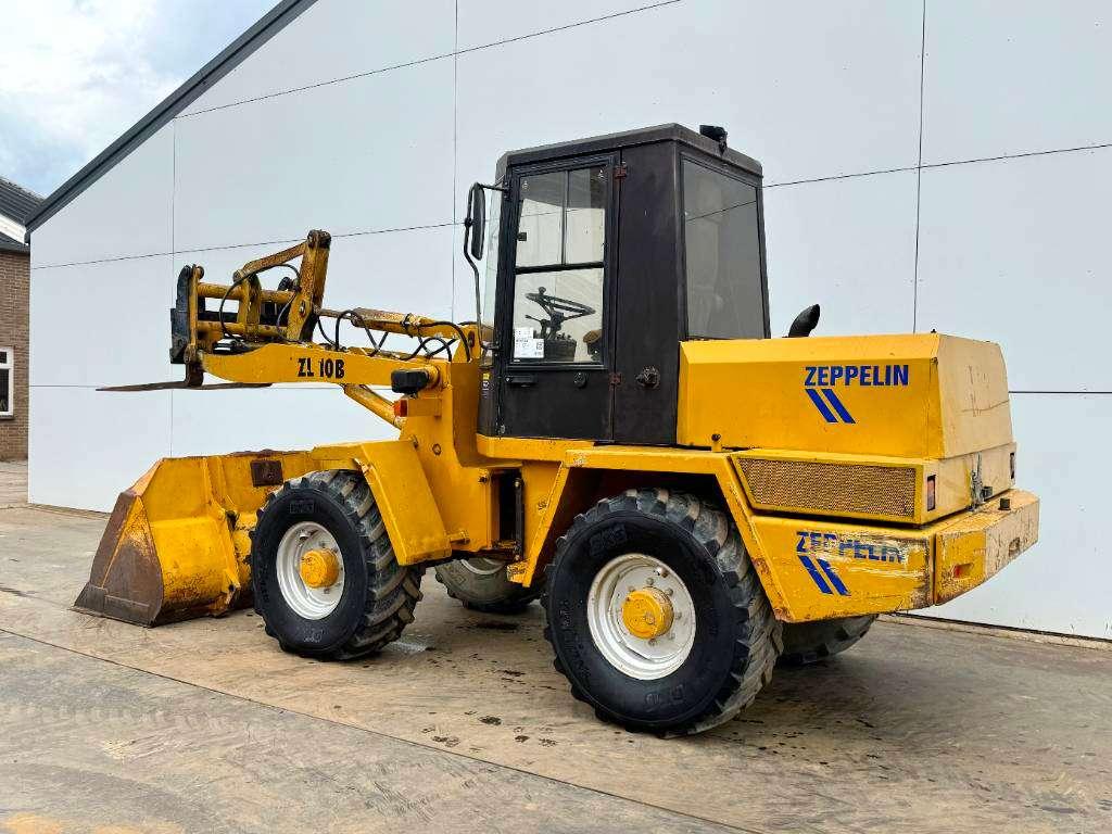 Caterpillar Zeppelin ZL10B - Bucket + Forks / Quick Coupler Foto 3