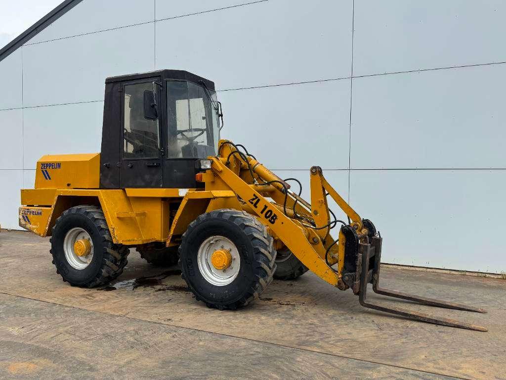Caterpillar Zeppelin ZL10B - Bucket + Forks / Quick Coupler Foto 7