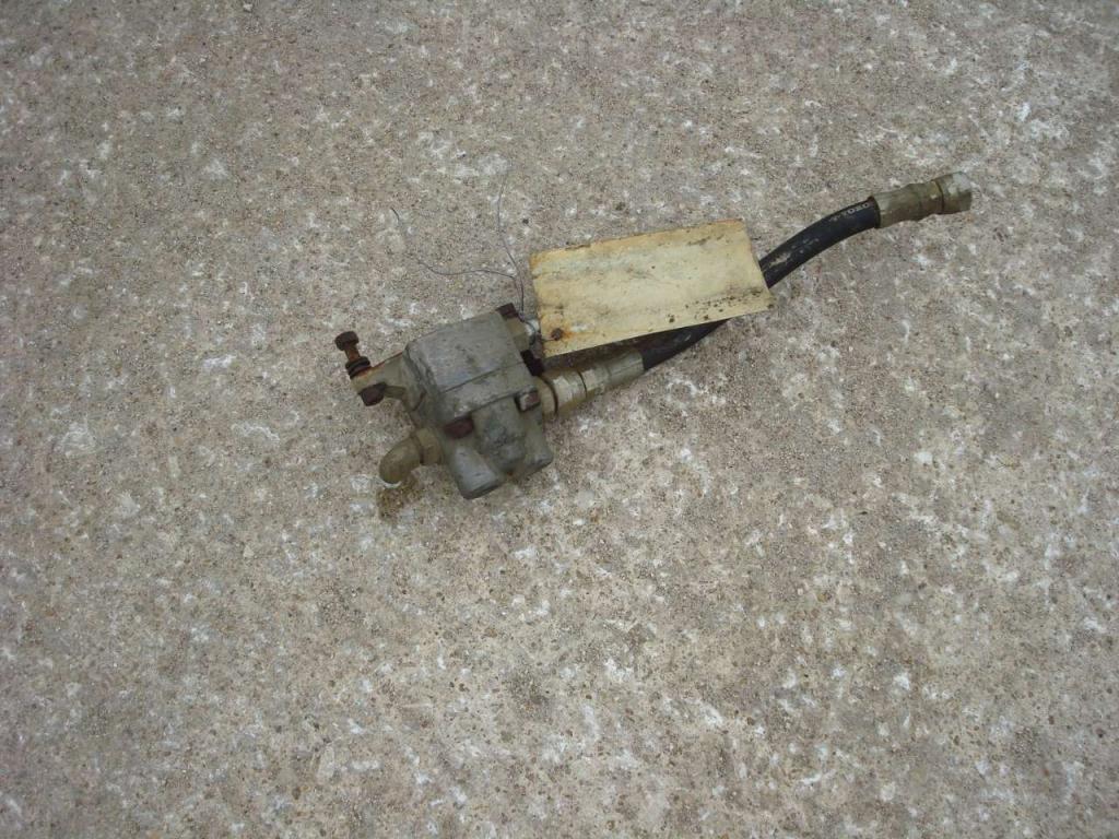 Pompetta Idraulica per Sterzo per Hitachi ZW310 Foto 1
