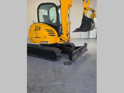 JCB 8040