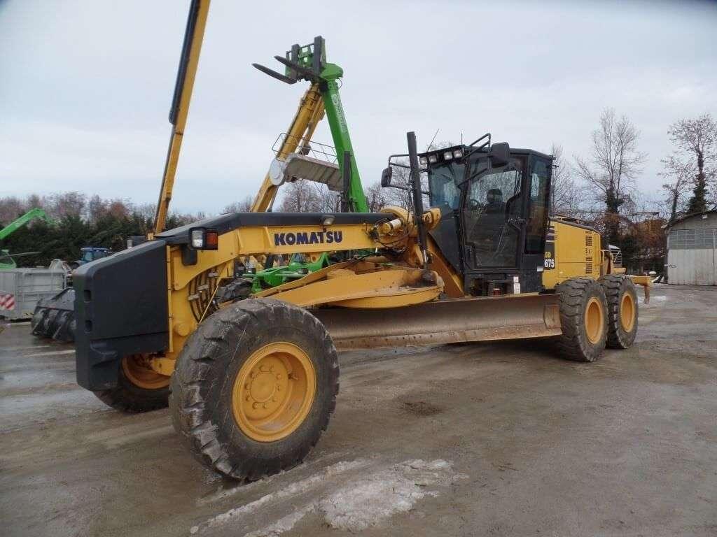 Komatsu GD675-5 Foto 1