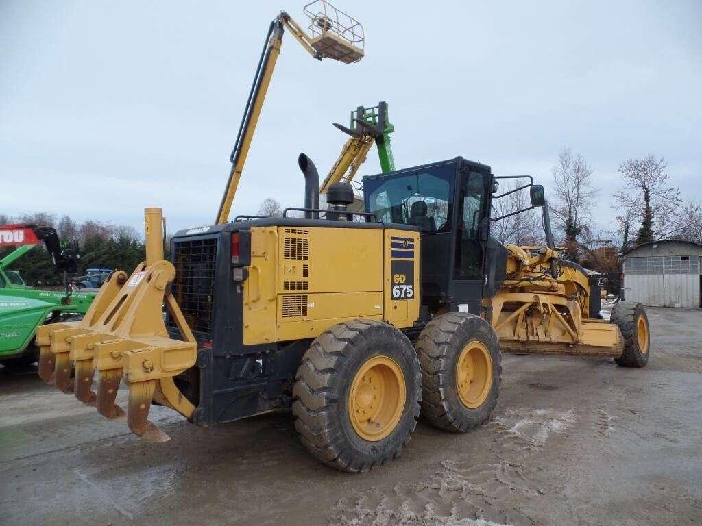 Komatsu GD675-5 Foto 10