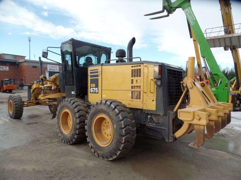 Komatsu GD675-5 Foto 3