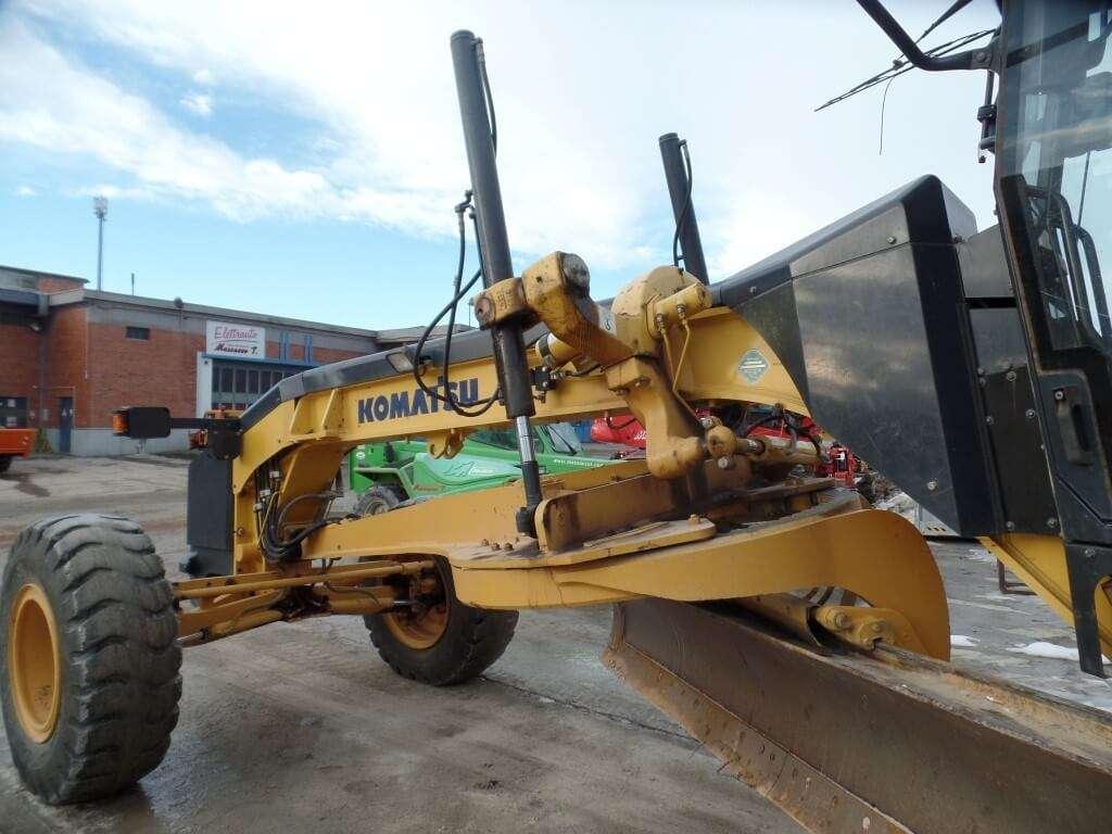 Komatsu GD675-5 Foto 7