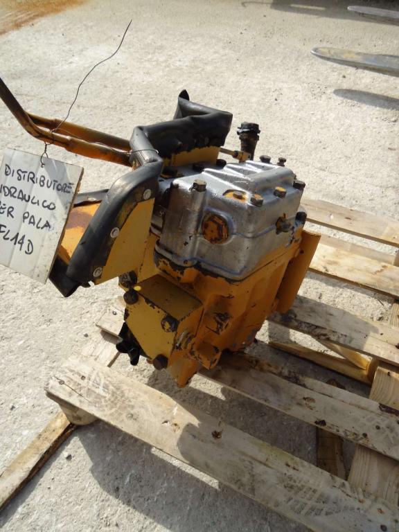 Distributore idraulico per Fiat Allis FL14D Foto 4