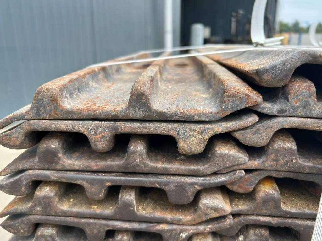 Caterpillar 320D / 320E / 323D / 323E 700mm shoes - 30% Foto 3