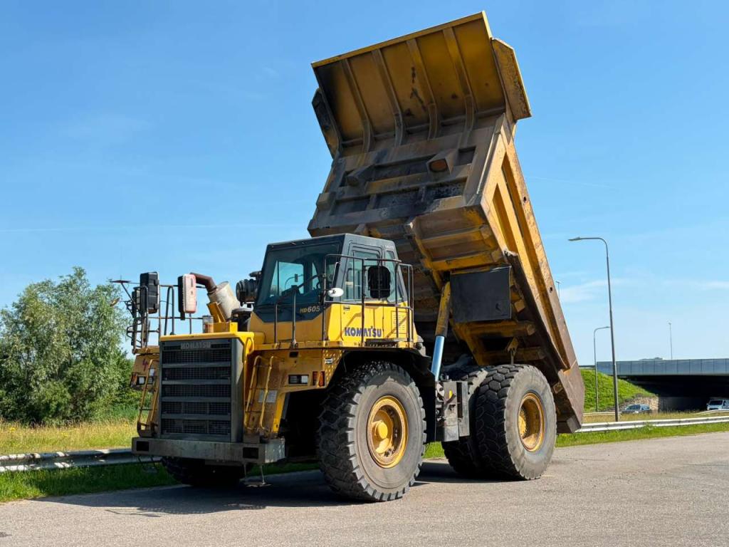 Komatsu HD605-7 Foto 10