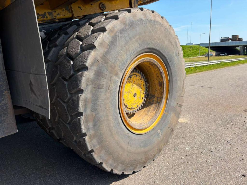 Komatsu HD605-7 Foto 15
