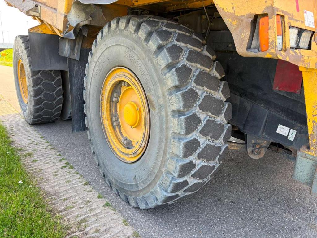 Komatsu HD605-7 Foto 17