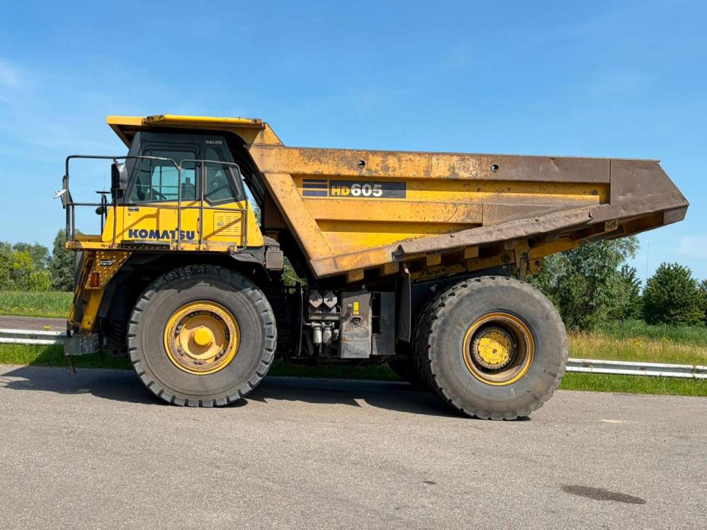 Komatsu HD605-7 Foto 2