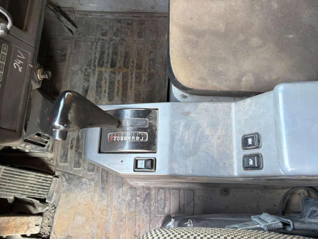 Komatsu HD605-7 Foto 24