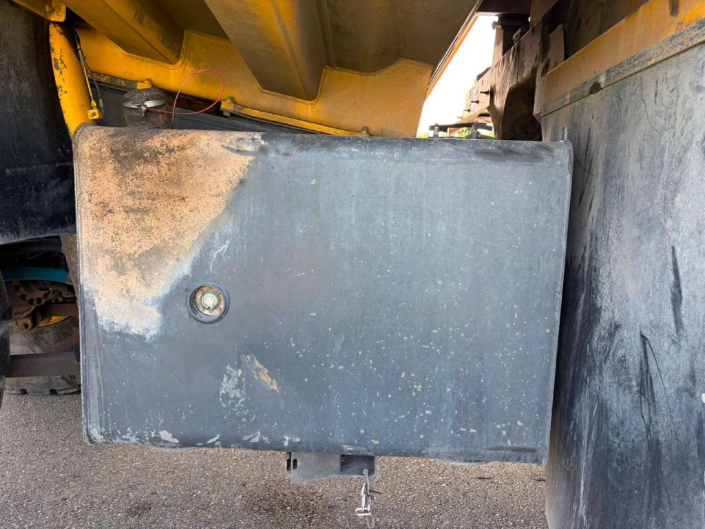 Komatsu HD605-7 Foto 29