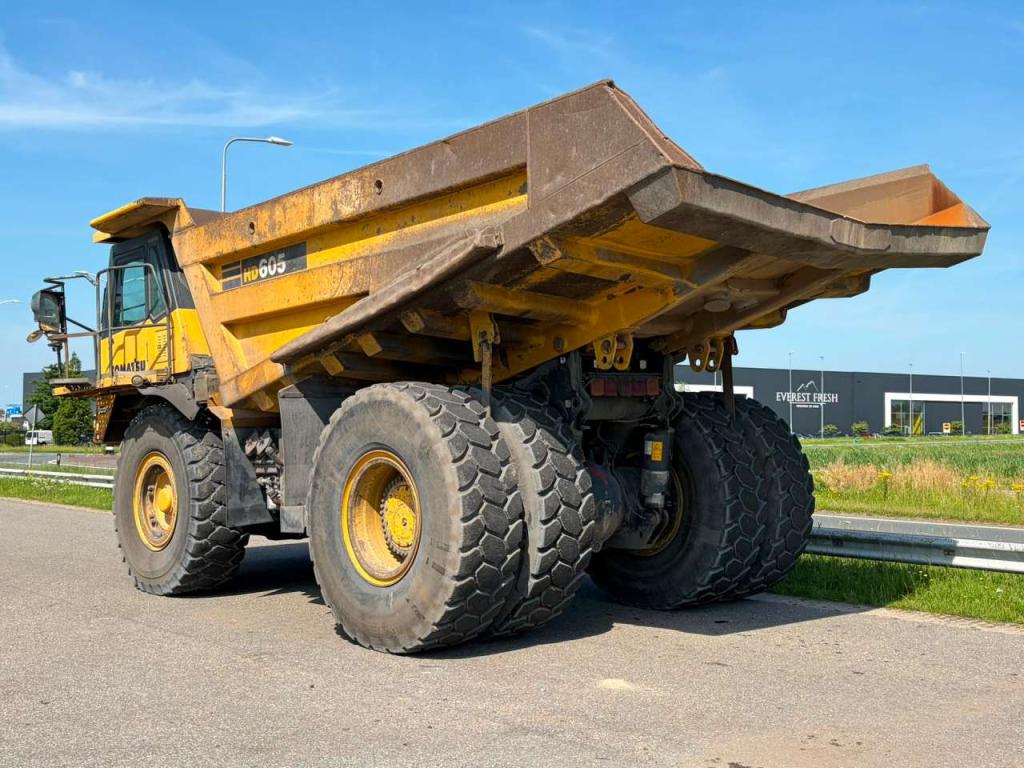 Komatsu HD605-7 Foto 3
