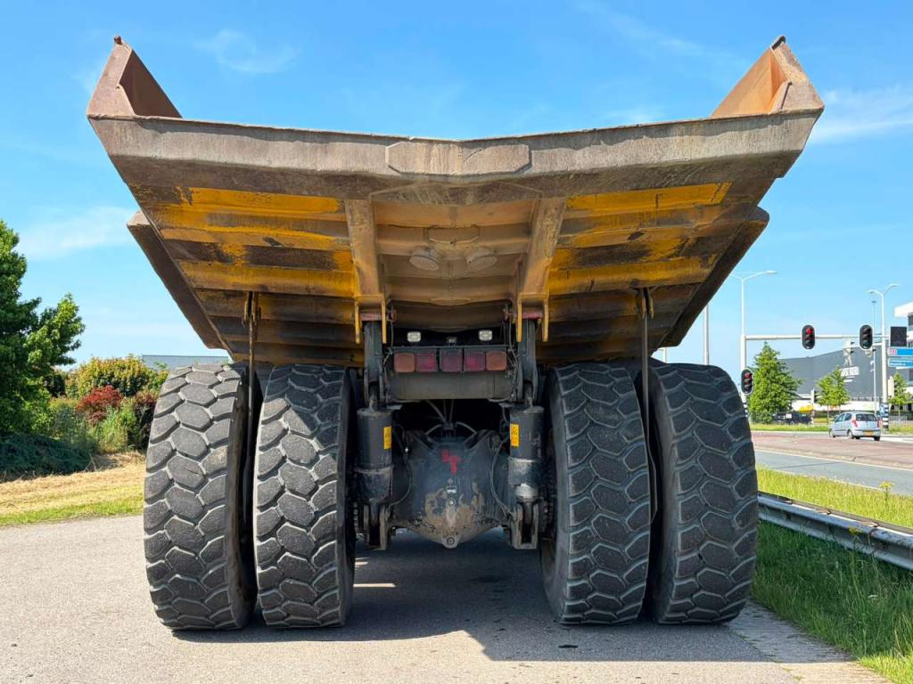 Komatsu HD605-7 Foto 4