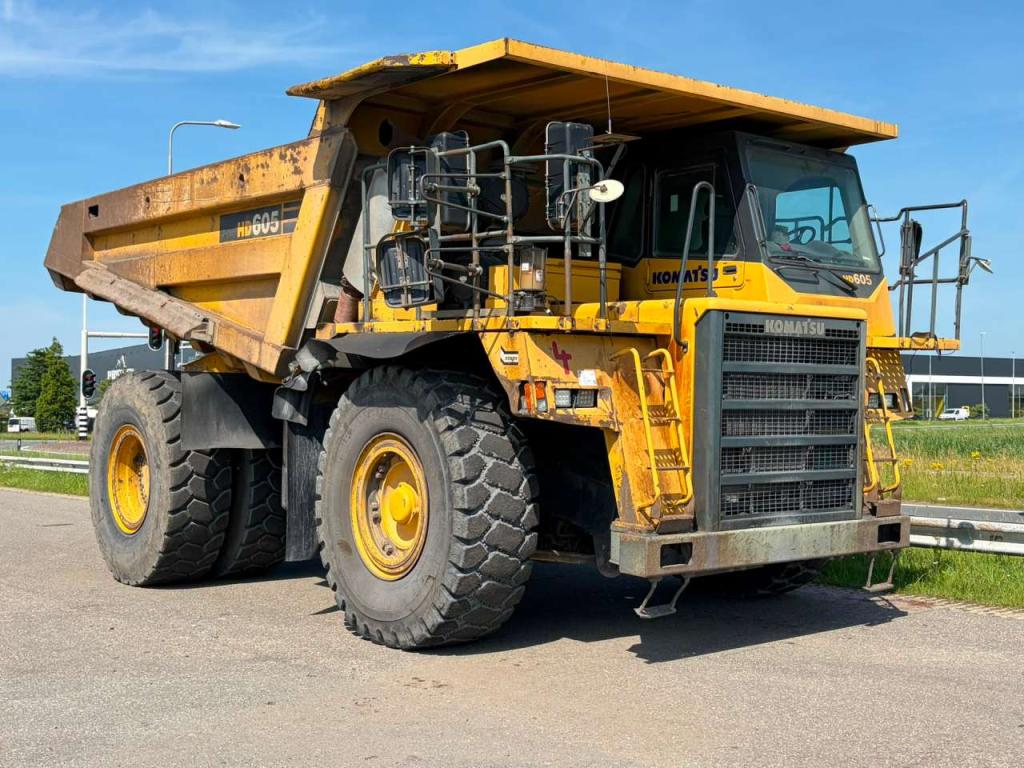 Komatsu HD605-7 Foto 7