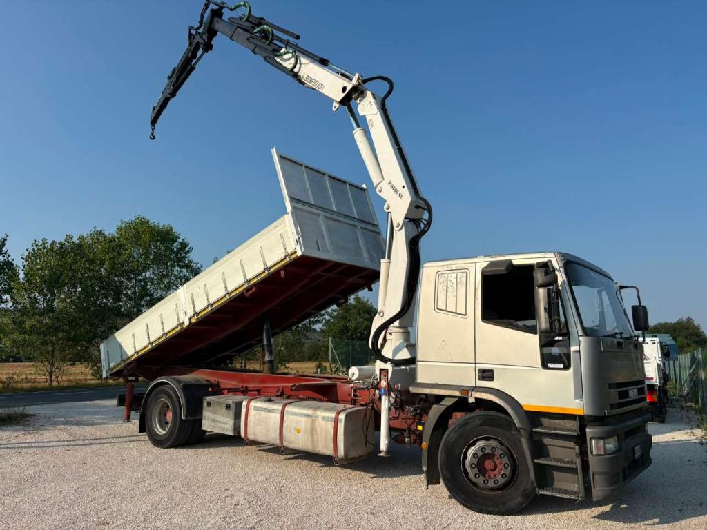 Iveco EUROTECH 190.30 con gru BONFIGLIOLI Foto 15
