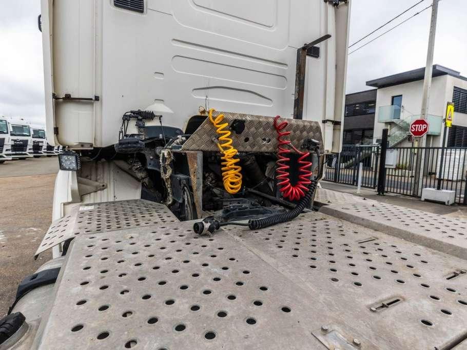 Scania R580-6x4-Intarder-BIG AXLES Foto 11