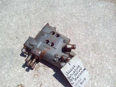 Valvola anticaduta per pistone di penetrazione per Volvo EC360B in vendita da OLM 90 Srl