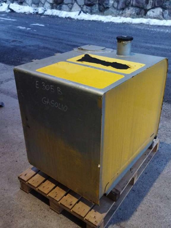 Serbatoio gasolio per New Holland E 305 B Foto 4