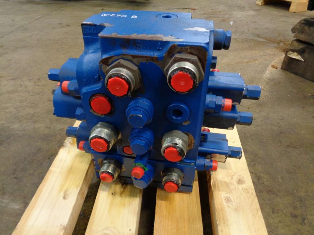 Distributore idraulico per New Holland W 270 B Foto 2
