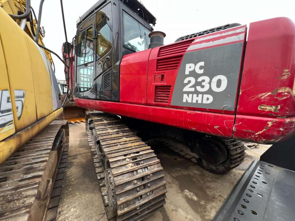 Komatsu PC230 NHD-8 Foto 2