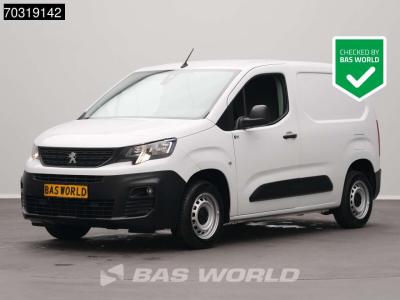 Peugeot Partner 110pk Benzine L1H1 Navi Airco Cruise Parkeersensoren Euro6 L1 Kompakt A/C Cruise control in vendita da BAS World B.V.