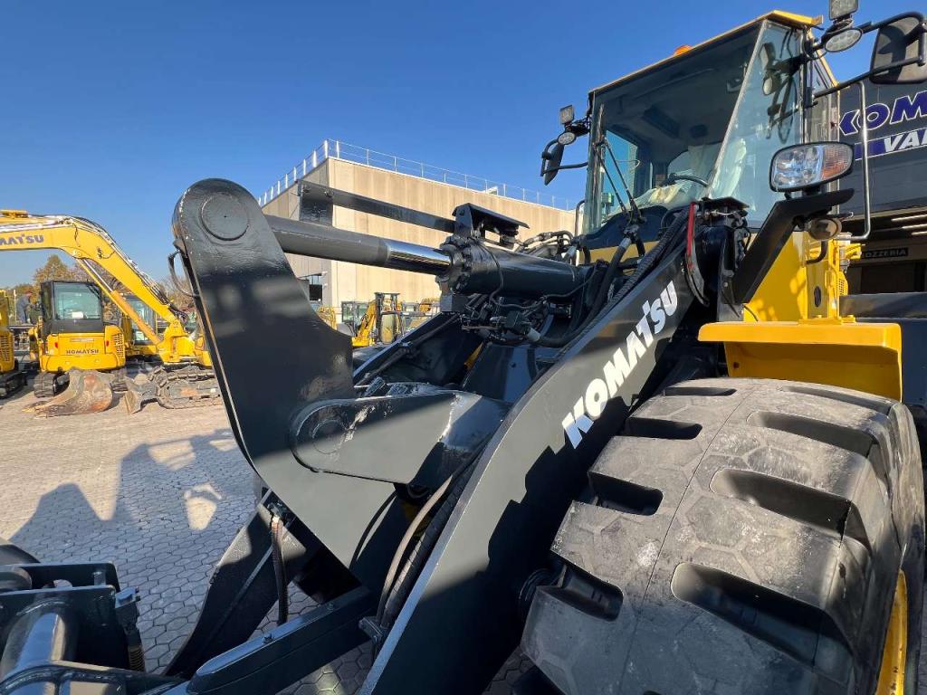 Komatsu WA250PZ-6 Foto 11