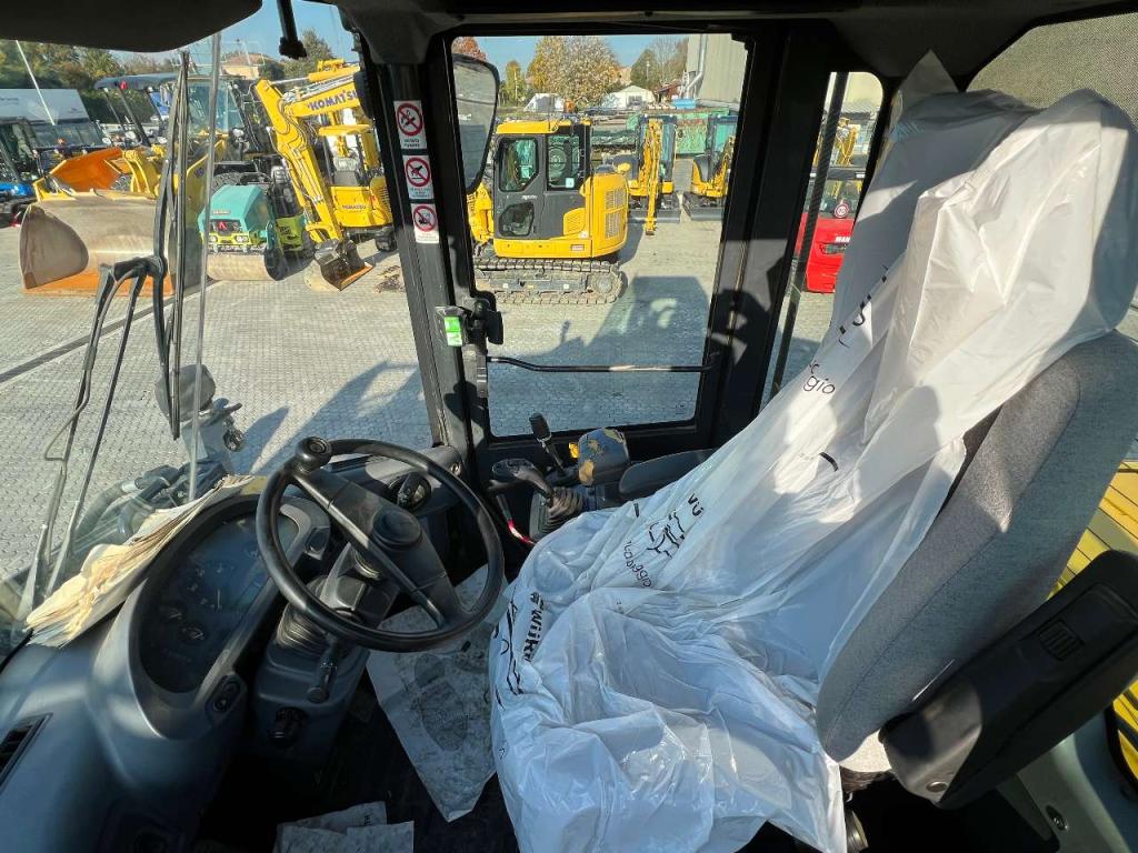 Komatsu WA250PZ-6 Foto 14