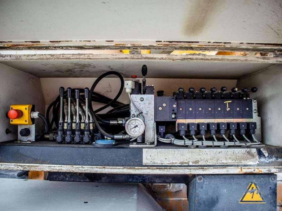 Man TGS 32.400BB+LIEBHERR 8M³+BAND/TAPIS 16m Foto 15