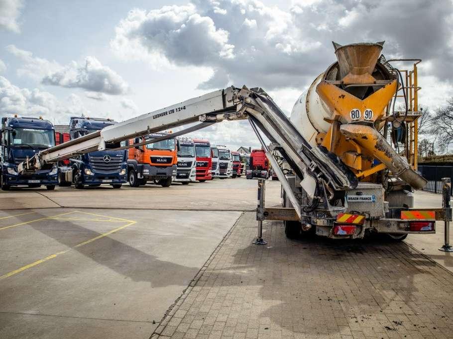 Man TGS 32.400BB+LIEBHERR 8M³+BAND/TAPIS 16m Foto 3