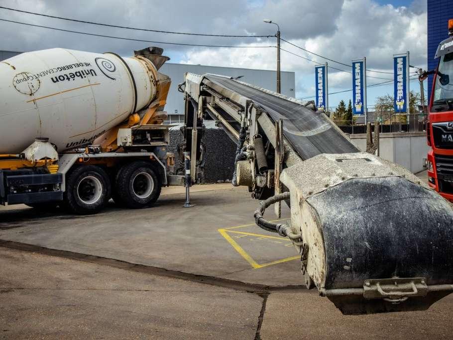 Man TGS 32.400BB+LIEBHERR 8M³+BAND/TAPIS 16m Foto 5