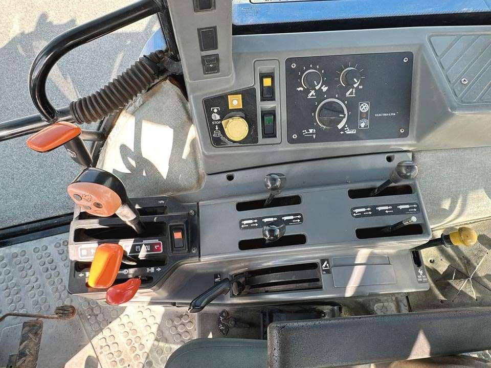 Ford 8240 4x4 Foto 12