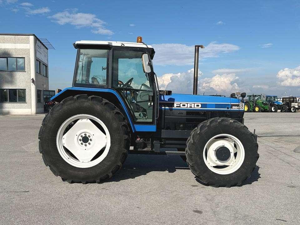 Ford 8240 4x4 Foto 17