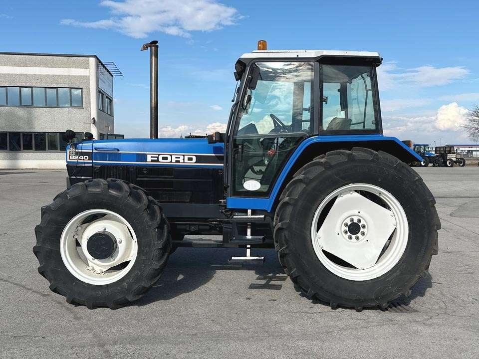 Ford 8240 4x4 Foto 2