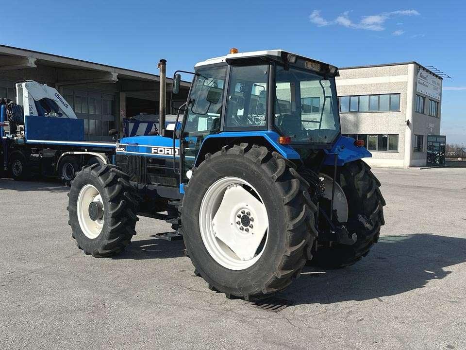 Ford 8240 4x4 Foto 3