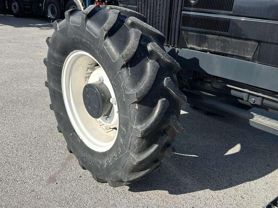 Ford 8240 4x4 Foto 4