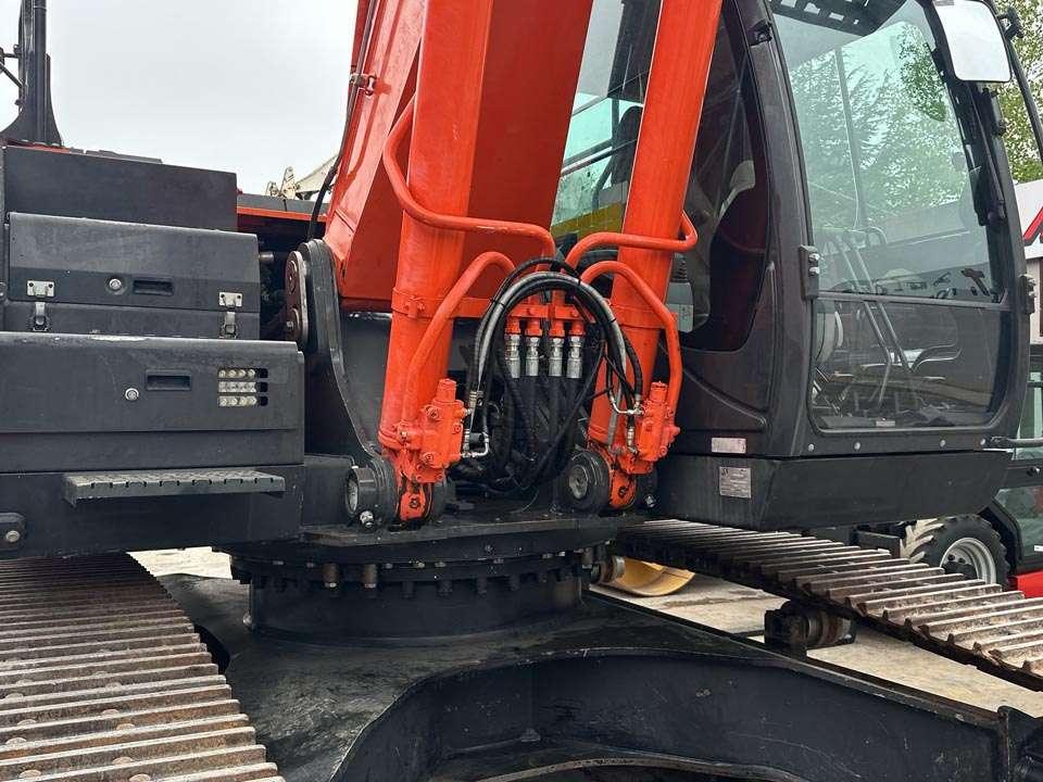 Hitachi ZX300LCNT-6 Foto 7