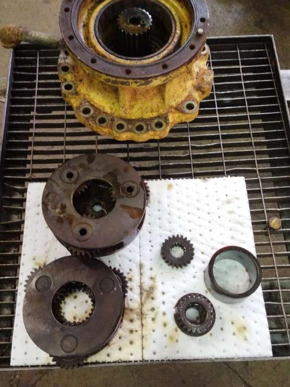 Riduttore di rotazione ralla per Caterpillar 312 B Foto 5